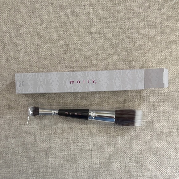 Mally Dual-Ended Makeup Brush - Picture 1 of 3